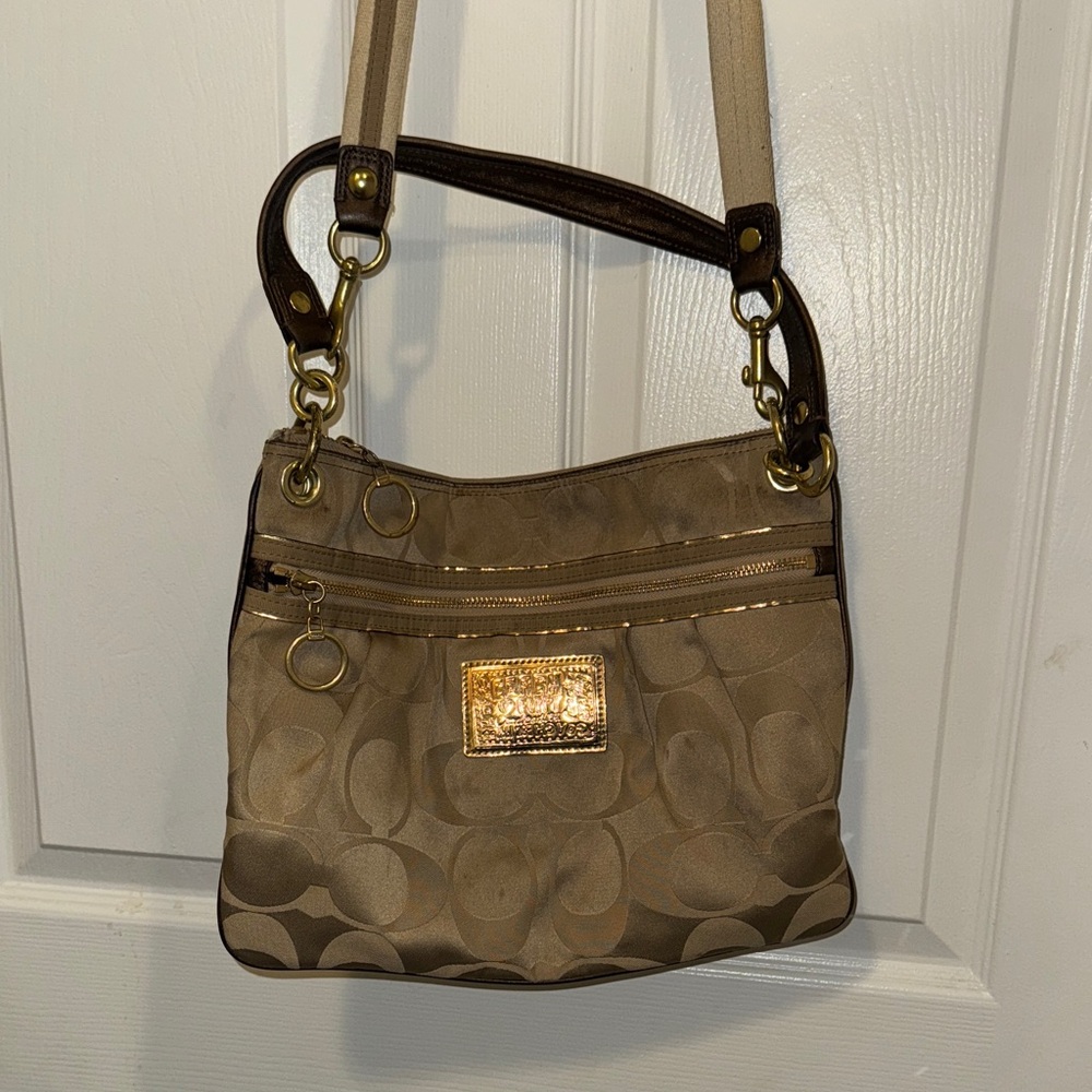 Coach POPPY Tan and Gold Crossbody Bag with Signature
Monogram